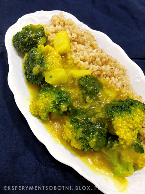 brokuł w żółtym sosie imbirowym