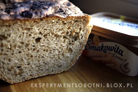 chleb pszenno-żytni ze smażoną cebulą